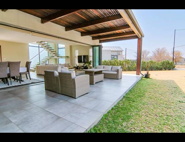 4 BEDROOM HOUSE FOR SALE IN COPPERLEAF ESTATE